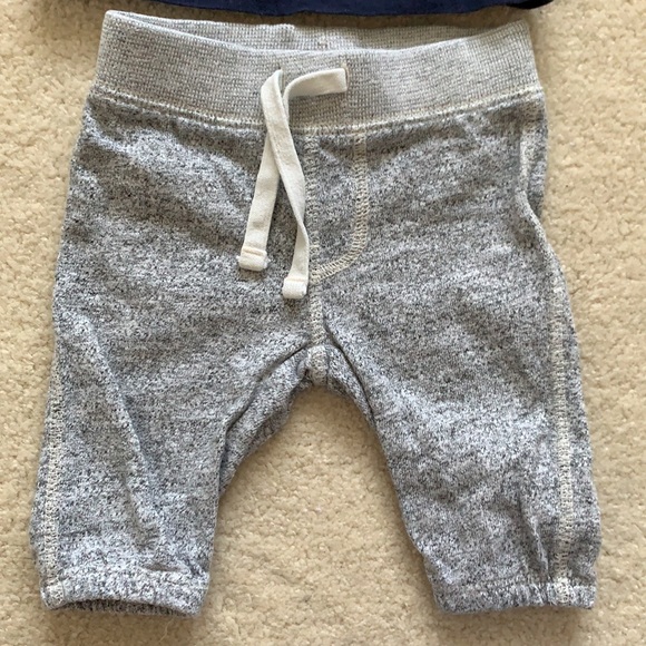 Baby GAP set of pants and shirt - Picture 3 of 5